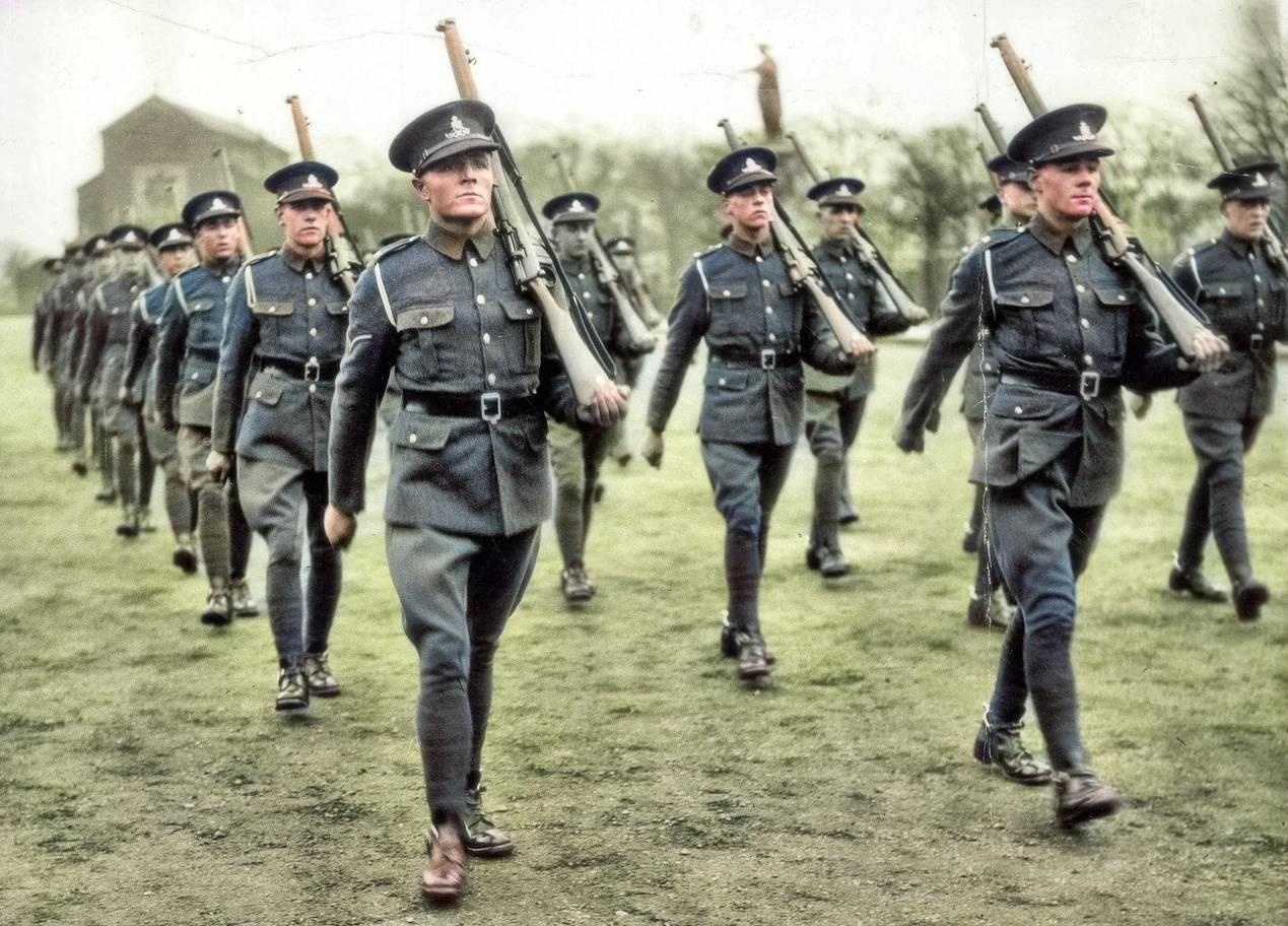 AI bien anh trang den thanh anh mau anh 22