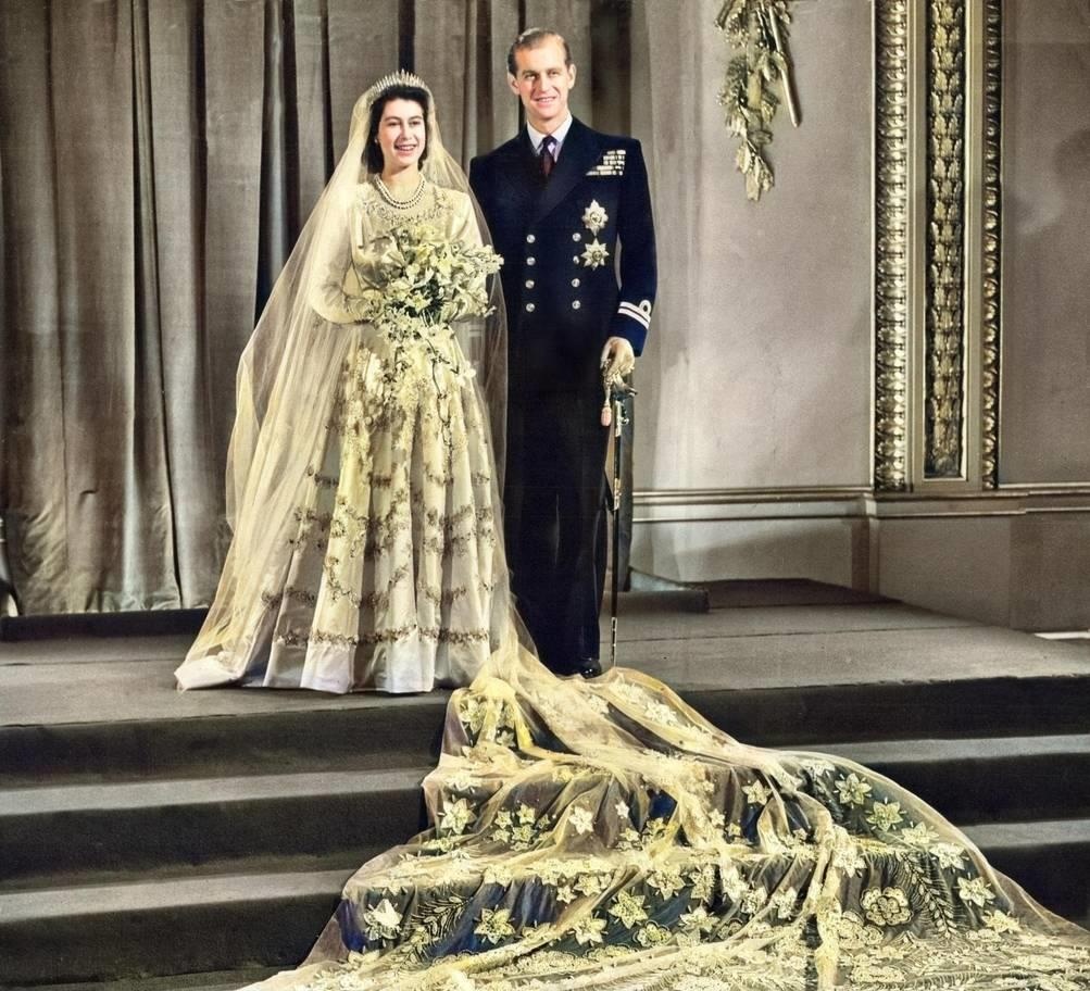 AI bien anh trang den thanh anh mau anh 4