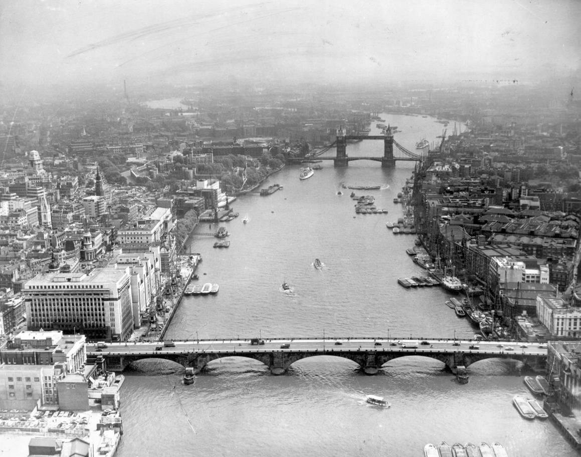 AI bien anh trang den thanh anh mau anh 7