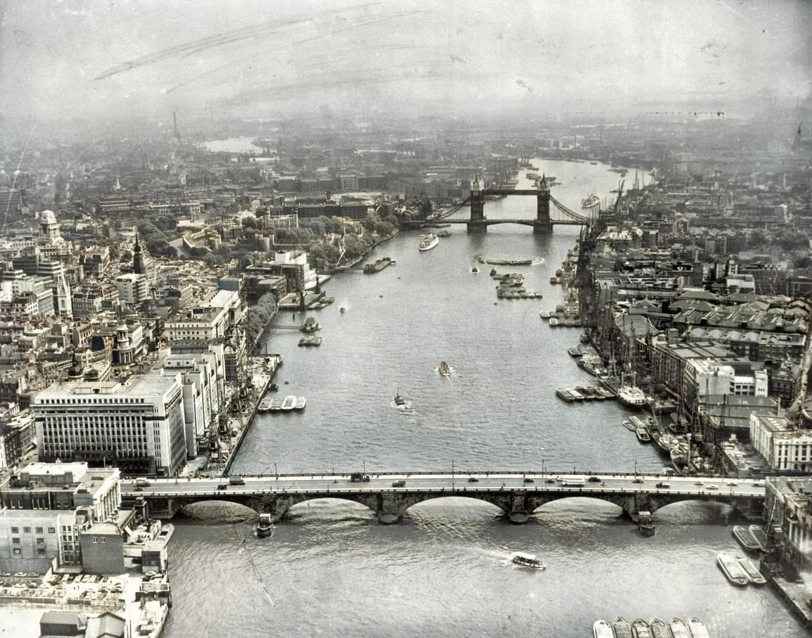 AI bien anh trang den thanh anh mau anh 8