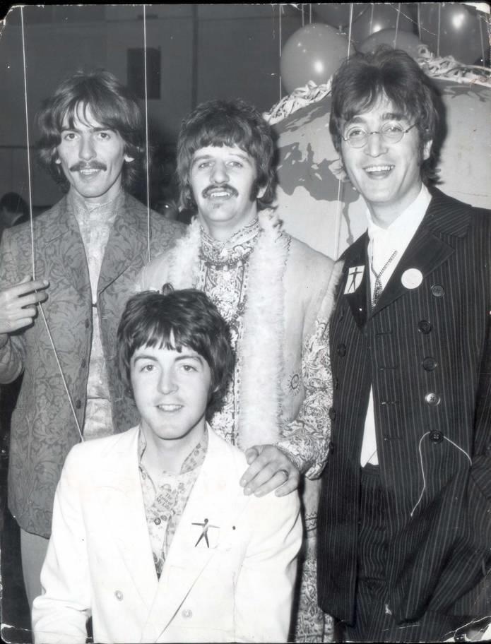 AI bien anh trang den thanh anh mau anh 9