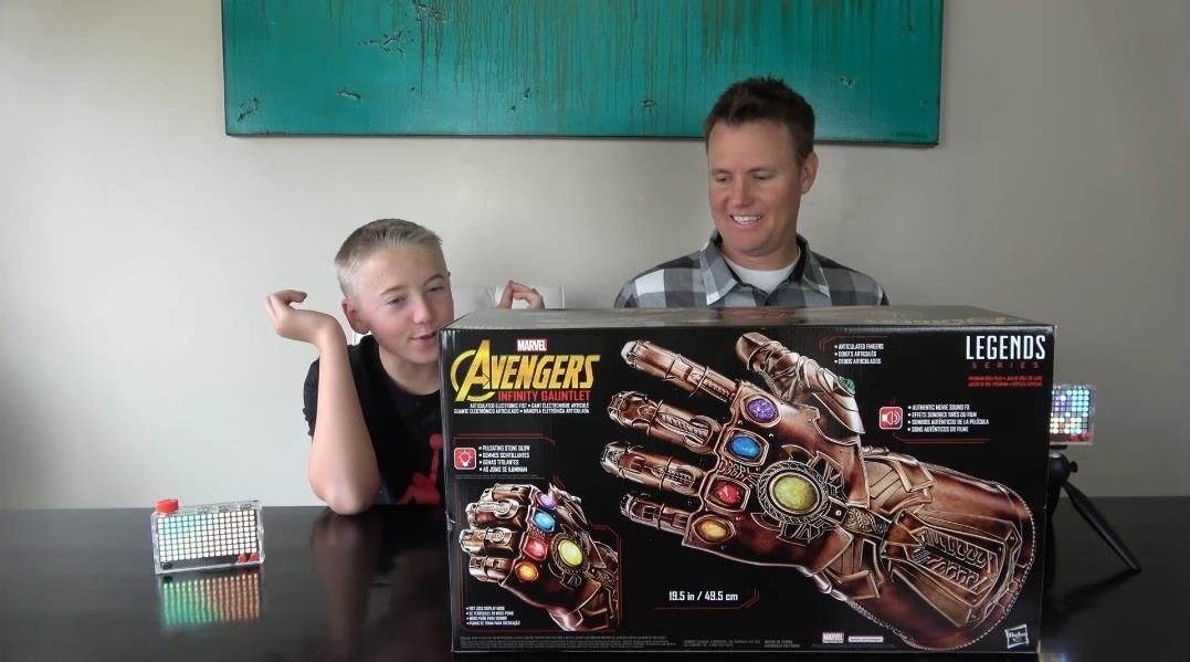 Ben trong gang tay vo cuc Thanos anh 1