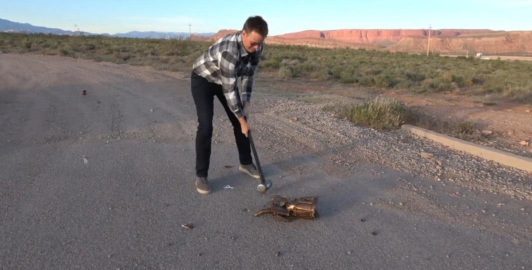 Ben trong gang tay vo cuc Thanos anh 6