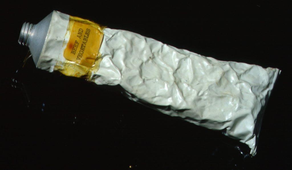 Phi hanh gia an gi trong khong gian? anh 1