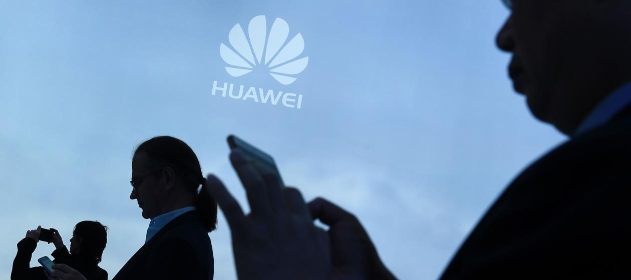 'Hacker bi mat Trung Quoc' giup Huawei vuot cac bai kiem tra 5G? hinh anh