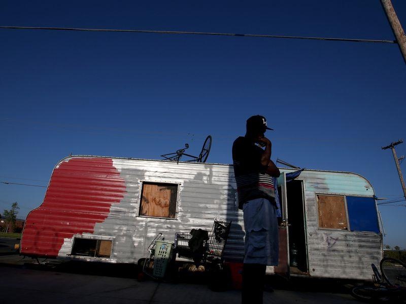 16.000 nguoi vo gia cu My buoc phai song ngay tron anh 2