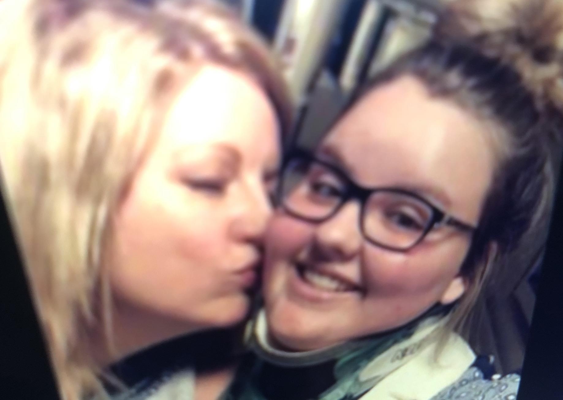 Nho GPS, ba me tim duoc con gai mac ket duoi vach nui hinh anh