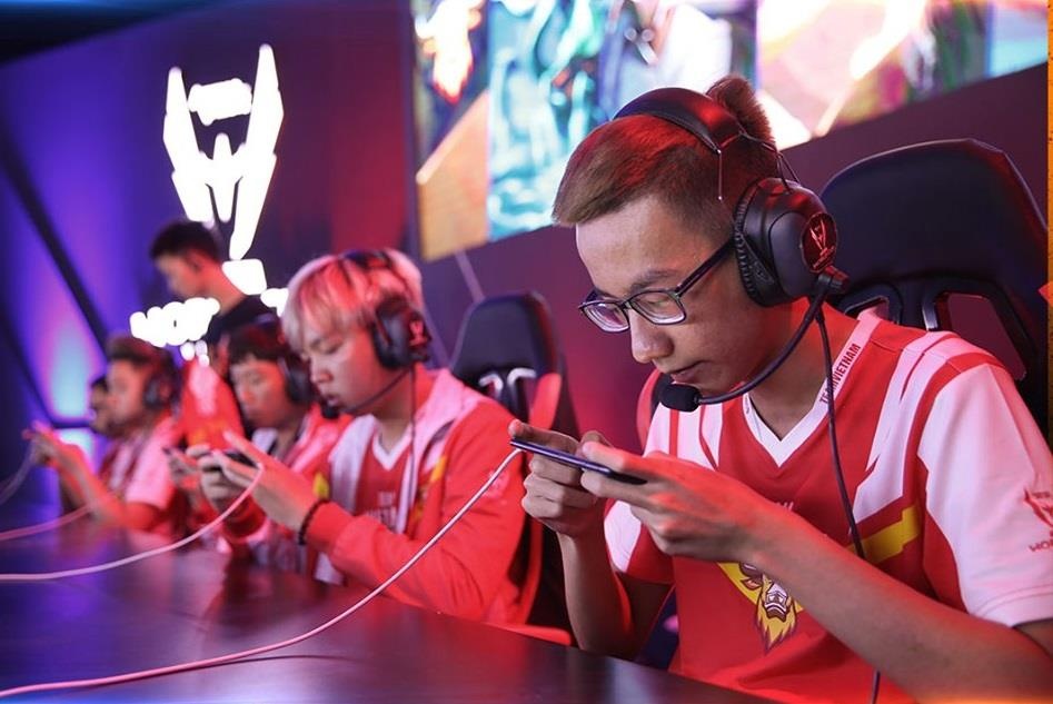 Vuot qua Dai Bac, tuyen Lien quan Viet Nam vao ban ket AWC 2019 hinh anh