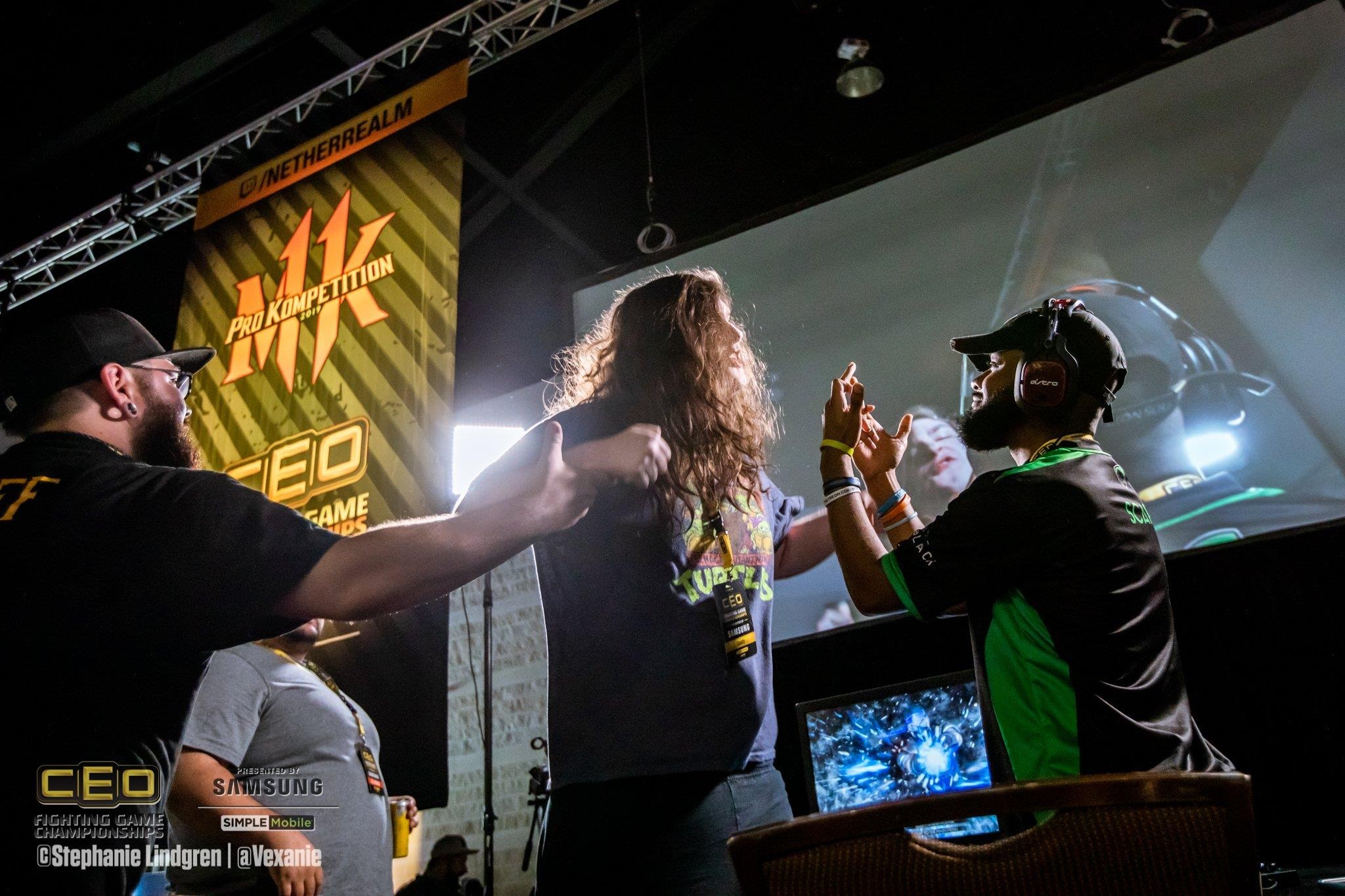 Danh nhau trong thi dau eSports anh 2