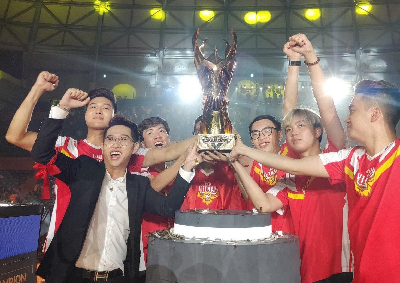 Nhung thang nhoc 'nghien game' mang vinh quang ve cho eSports Viet Nam hinh anh