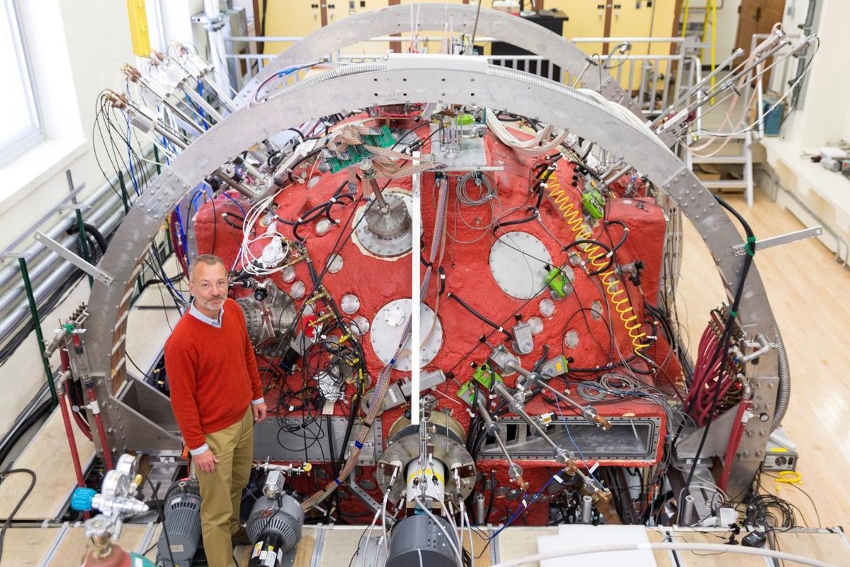 Mat troi thu nho trong san truong Dai hoc anh 3