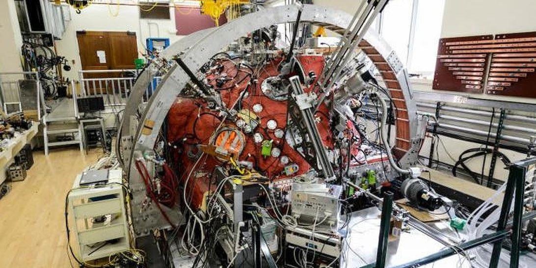 Mat troi thu nho trong san truong Dai hoc anh 1