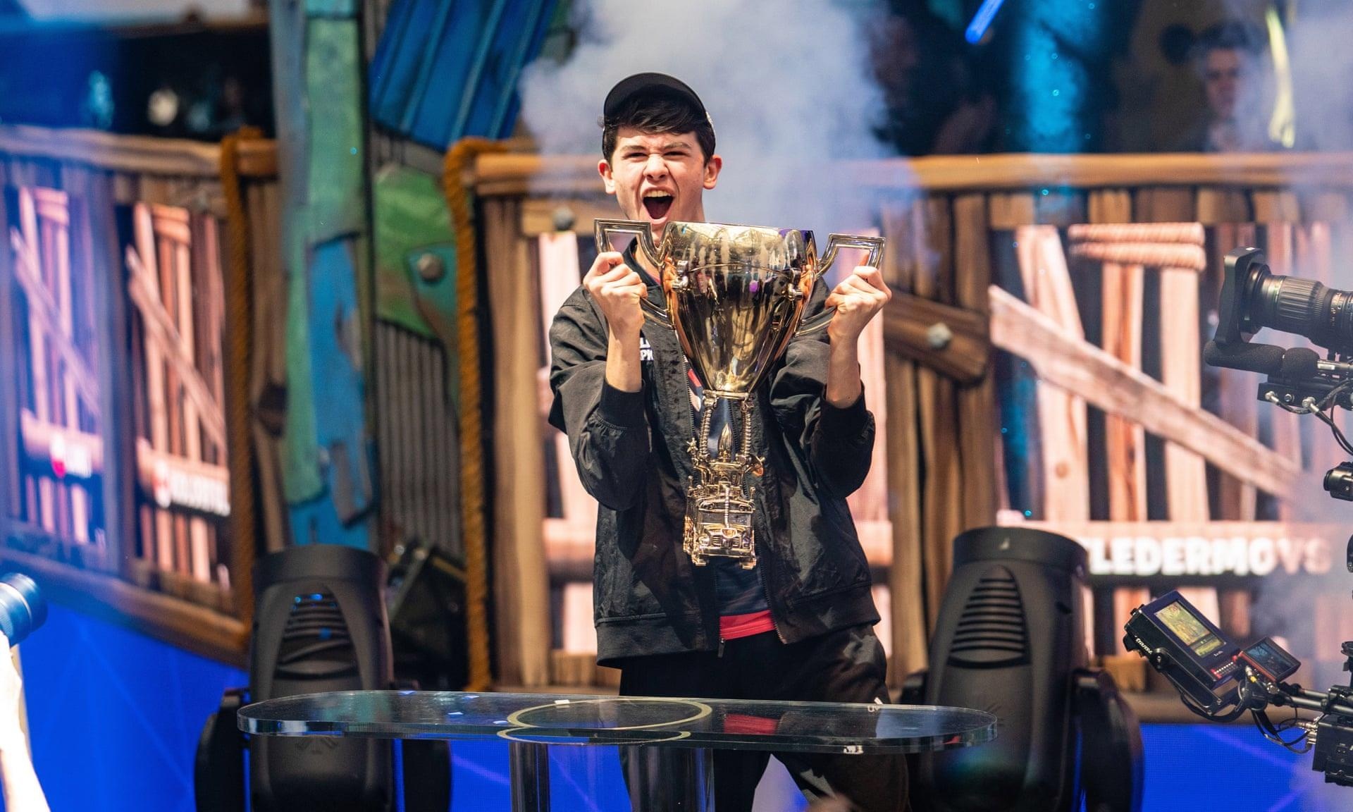 Đổi đời nhờ vô địch Fortnite World Cup ảnh 1 Doi doi nho vo dich Fortnite World Cup anh 1