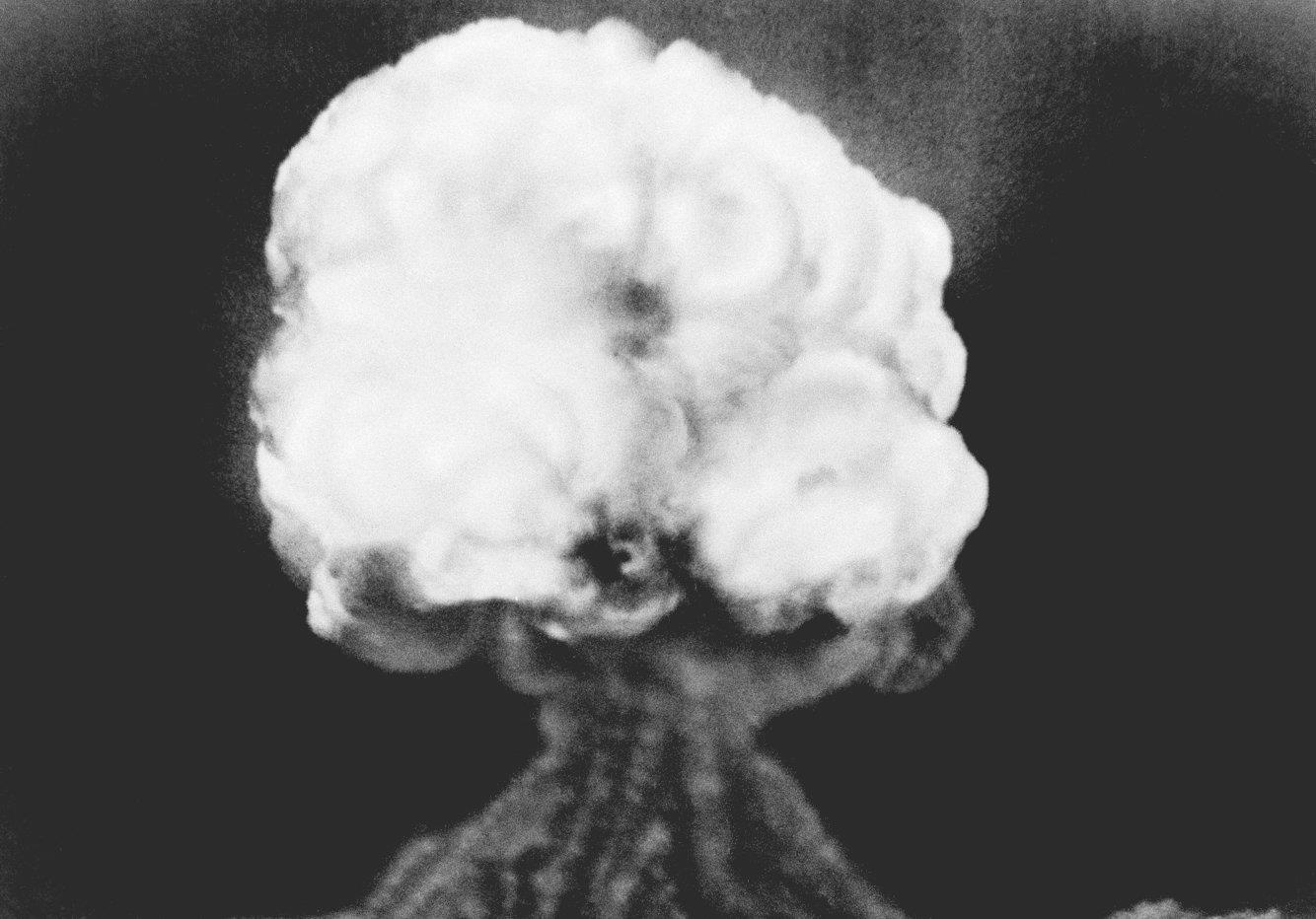 Einstein cau xin chinh phu My che bom nguyen tu anh 3