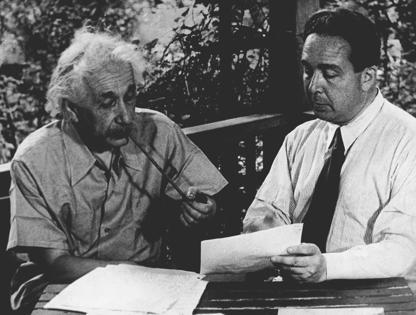 Einstein cau xin chinh phu My che bom nguyen tu anh 4