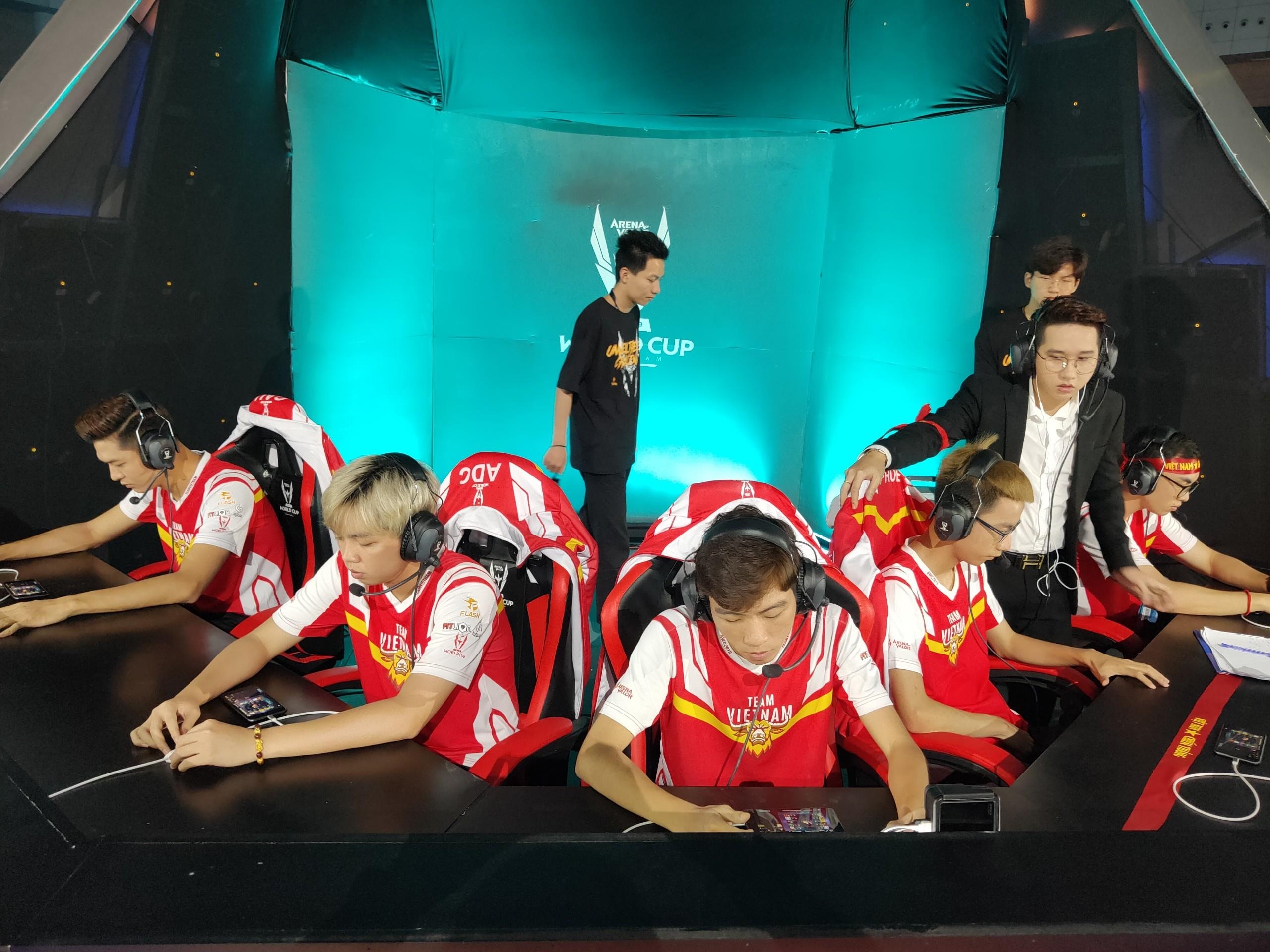 eSports khong chi la cuoc choi cua nhung ke 'nuong mat vao man hinh' hinh anh