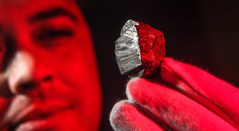 Phat hien khoang chat moi co nguon goc ngoai hanh tinh hinh anh