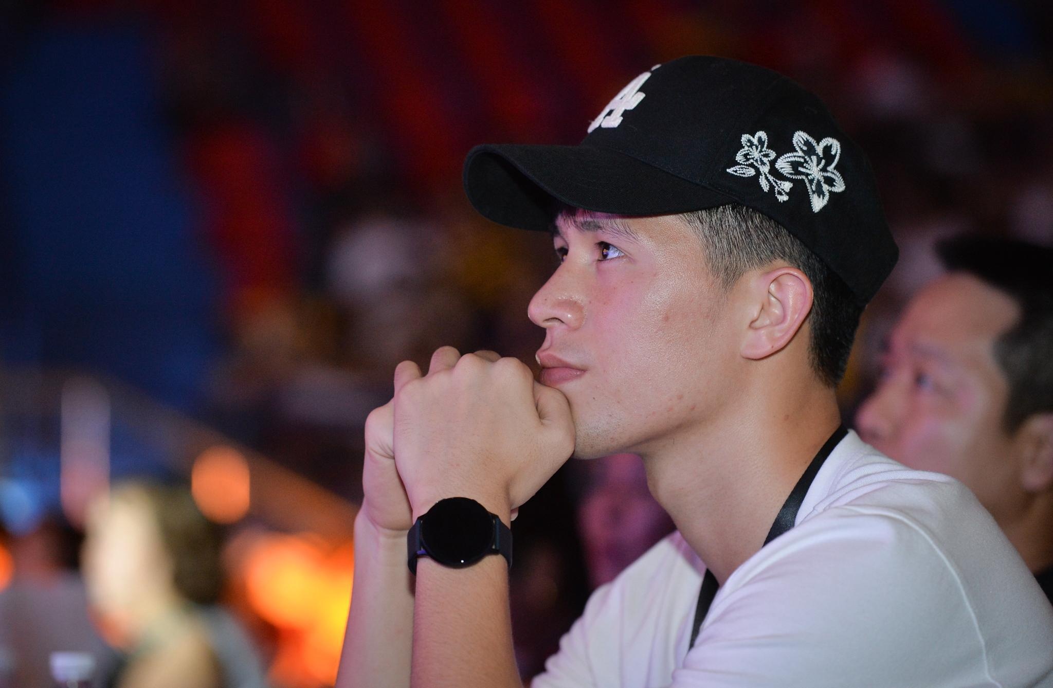 Dinh Trong di xem Team Flash vao chung ket Lien quan quoc noi hinh anh