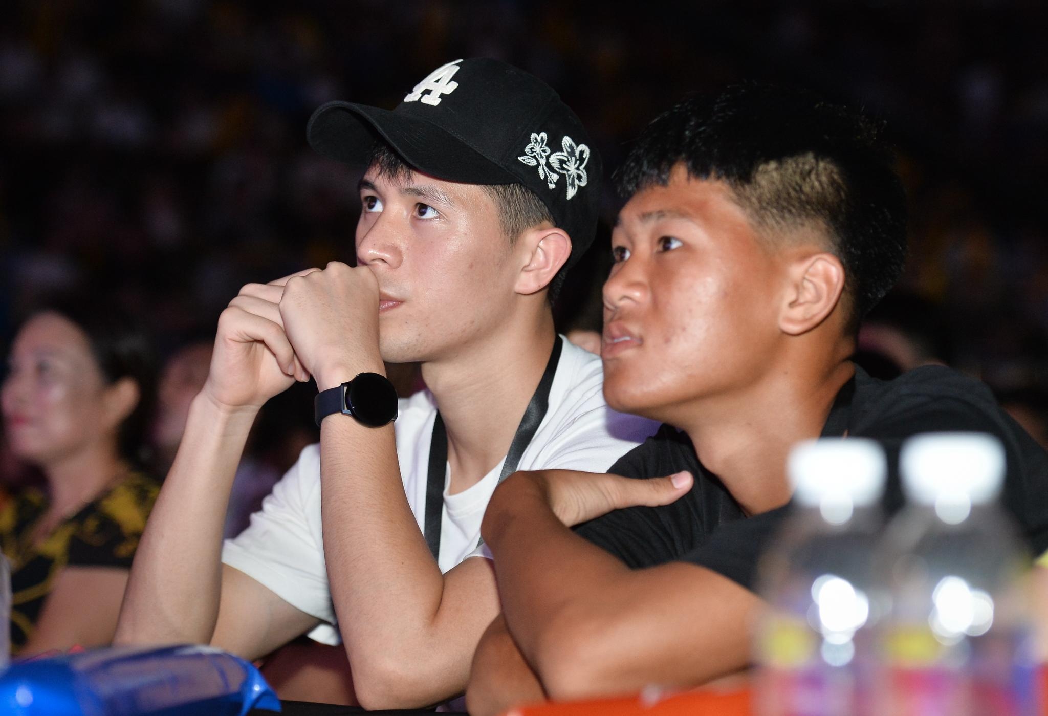 Team Flash de bep doi thu,  tien vao chung ket anh 11