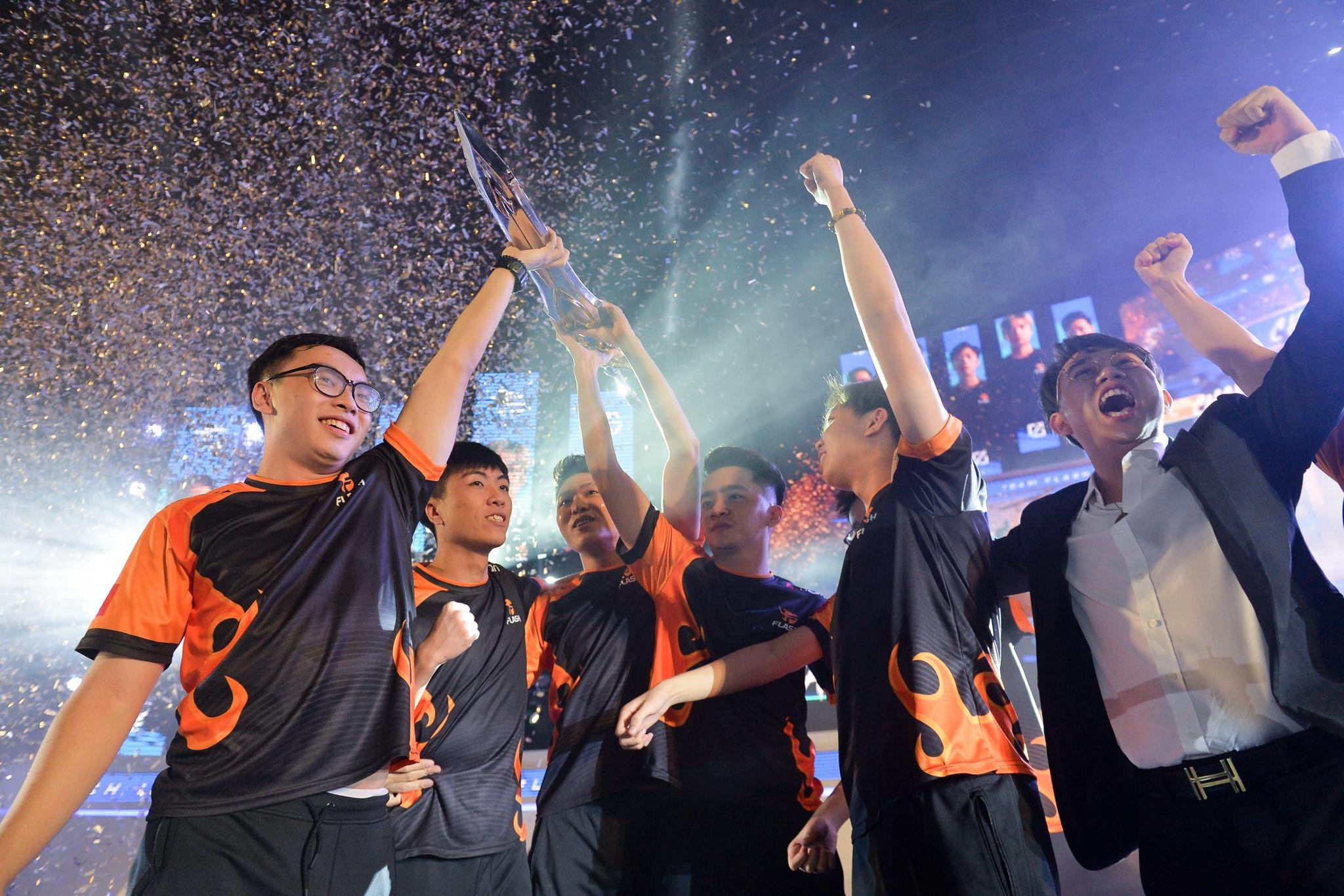 Team Flash khien Lien Quan VN nham chan khi vo dich 3 lan lien tiep hinh anh