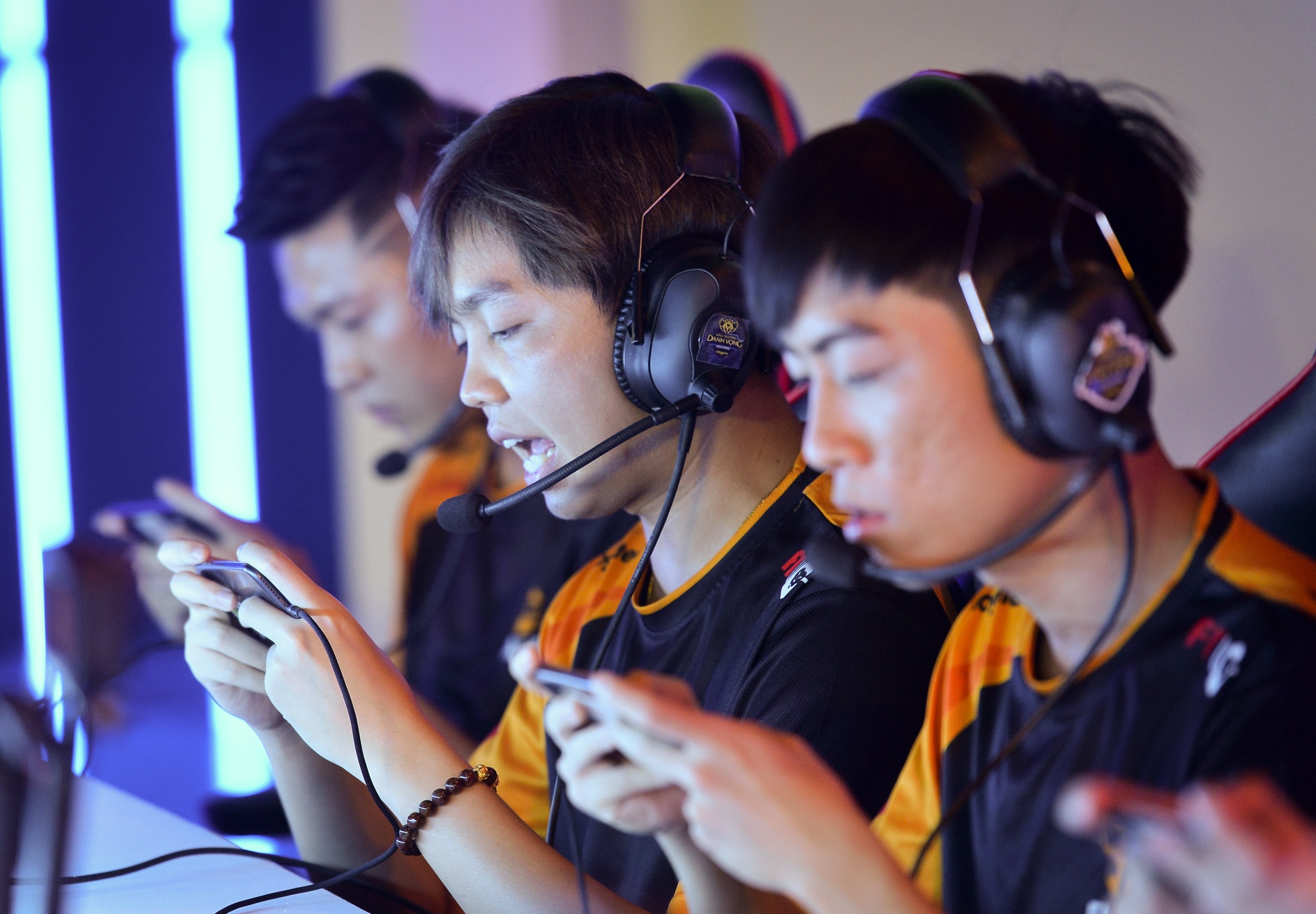 Team Flash de bep doi thu,  tien vao chung ket anh 9