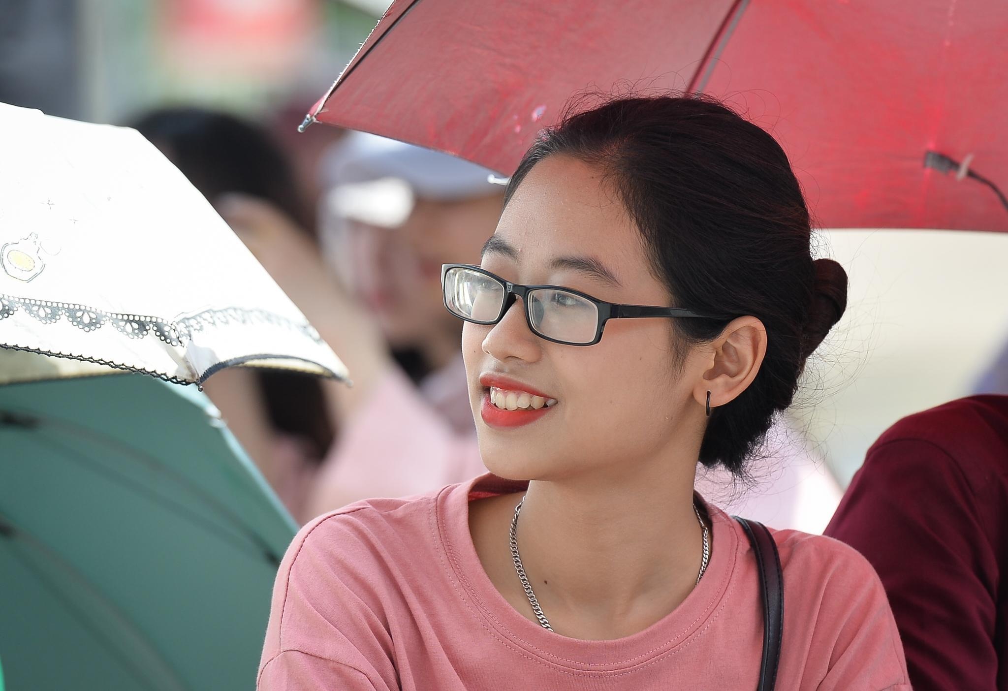 Fan Lien Quan Ha Noi doi nang cho chung ket Dau truong Danh vong hinh anh