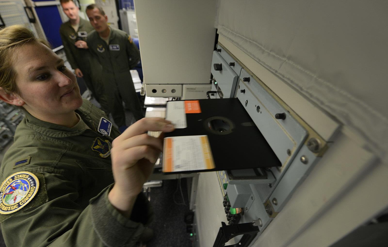 Bay gio quan doi My moi tu bo dia mem de nhan lenh danh bom hat nhan hinh anh