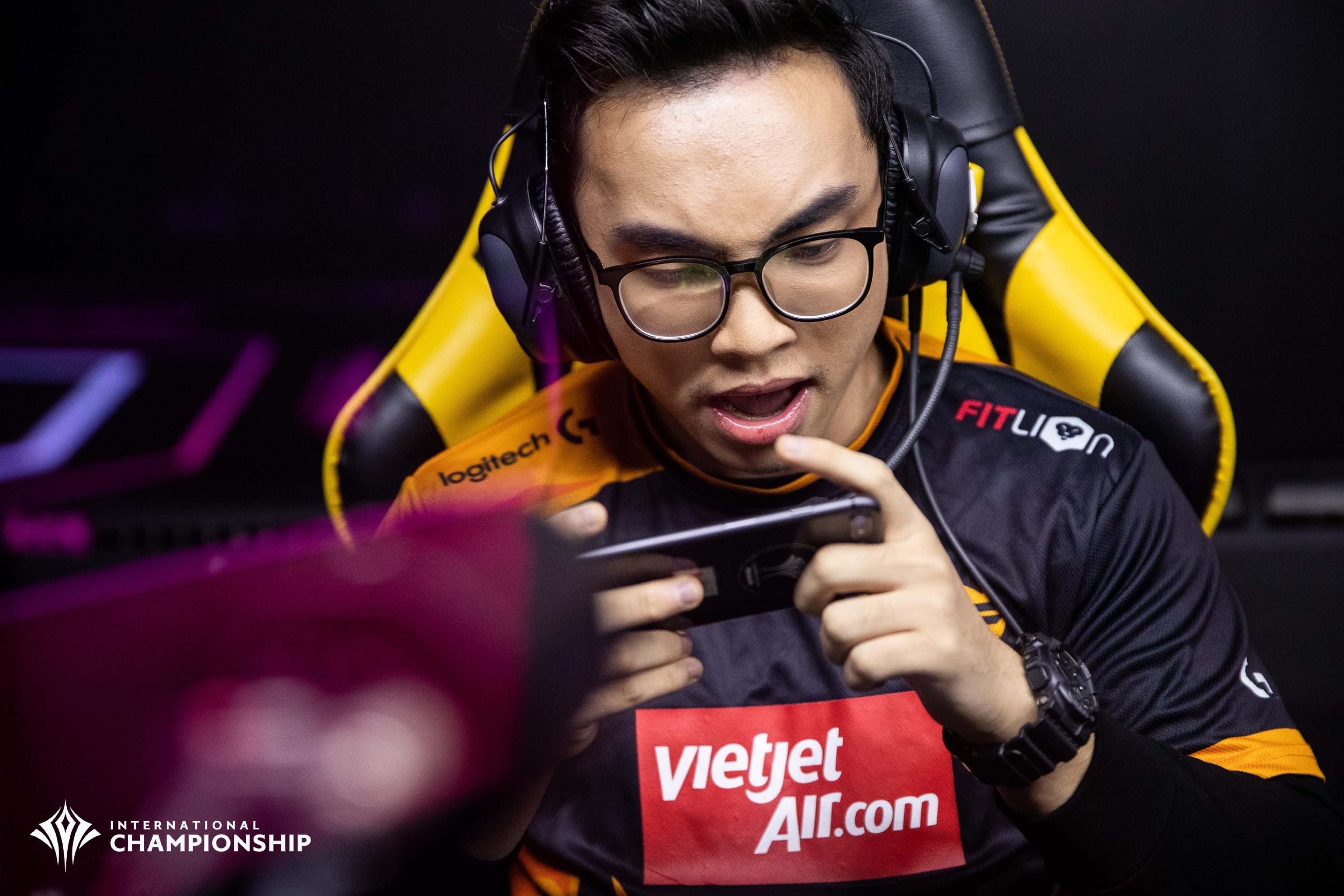 ProE Team Flash khóc vì nhạc AIC quá buồn ảnh 2 ProE Team Flash khoc vi nhac AIC qua buon anh 2