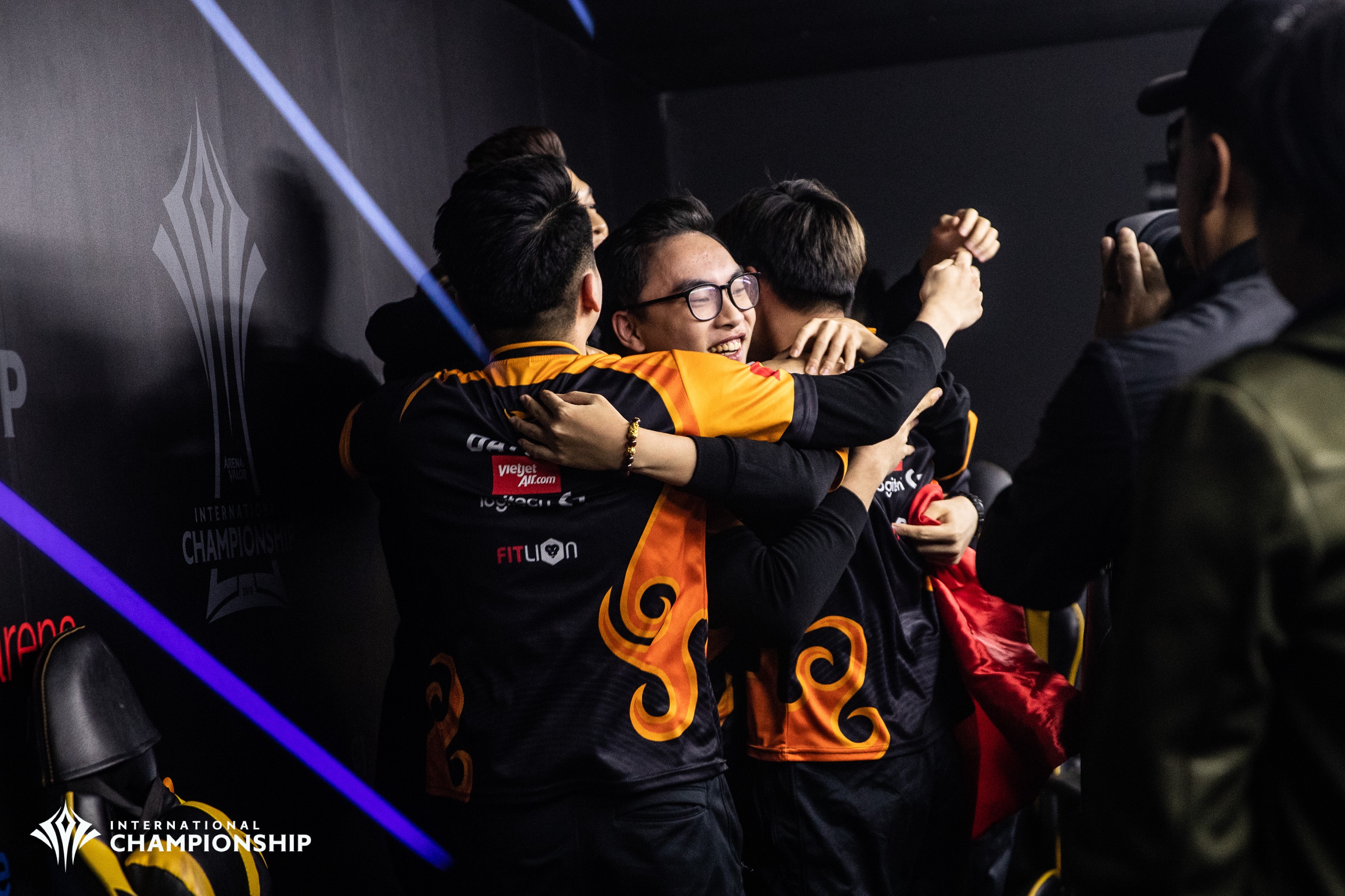 ProE Team Flash khóc vì nhạc AIC quá buồn ảnh 4 ProE Team Flash khoc vi nhac AIC qua buon anh 4