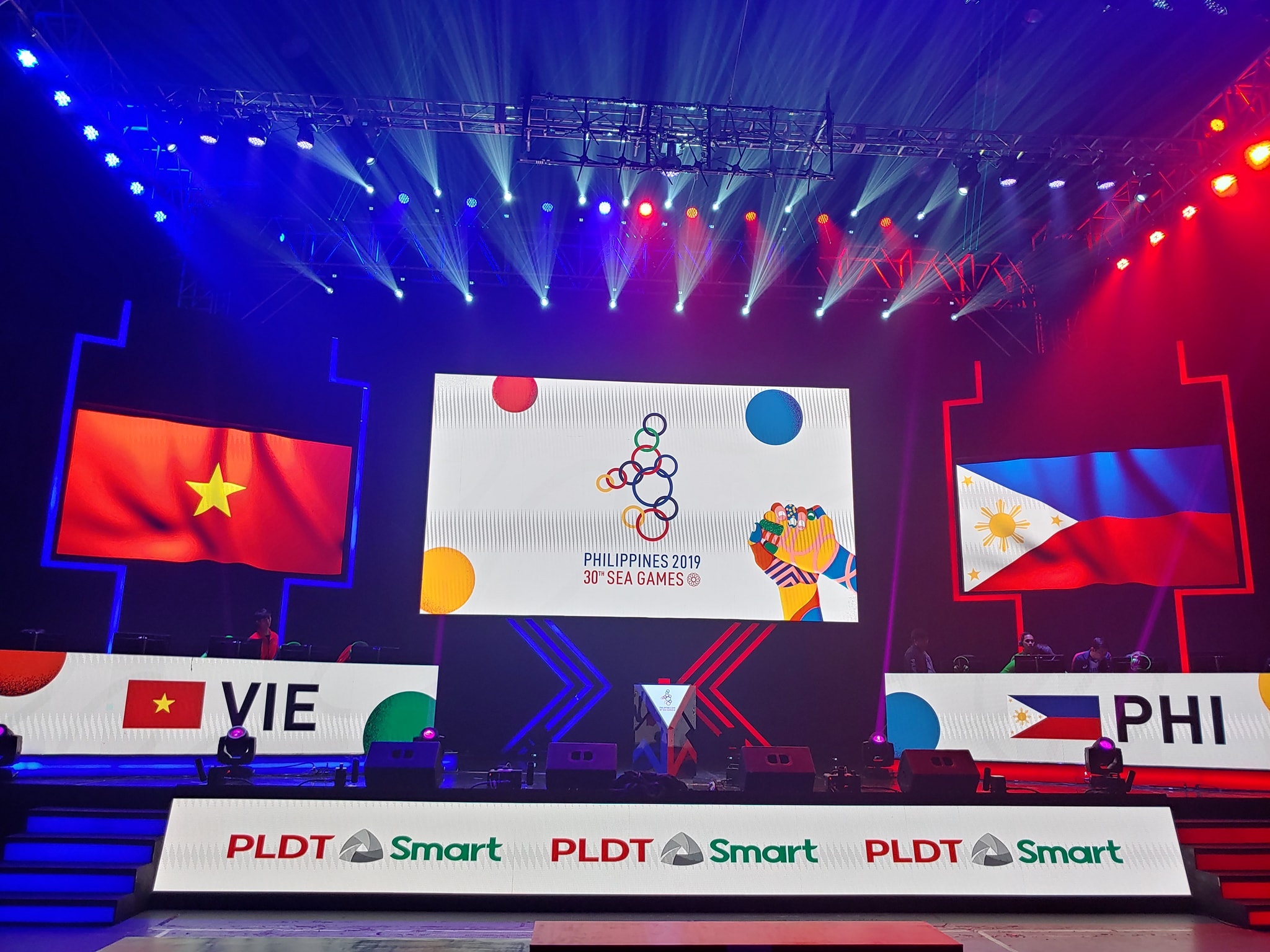 Dota2 huy chuong dong,  Lien Quan vao vong trong anh 1