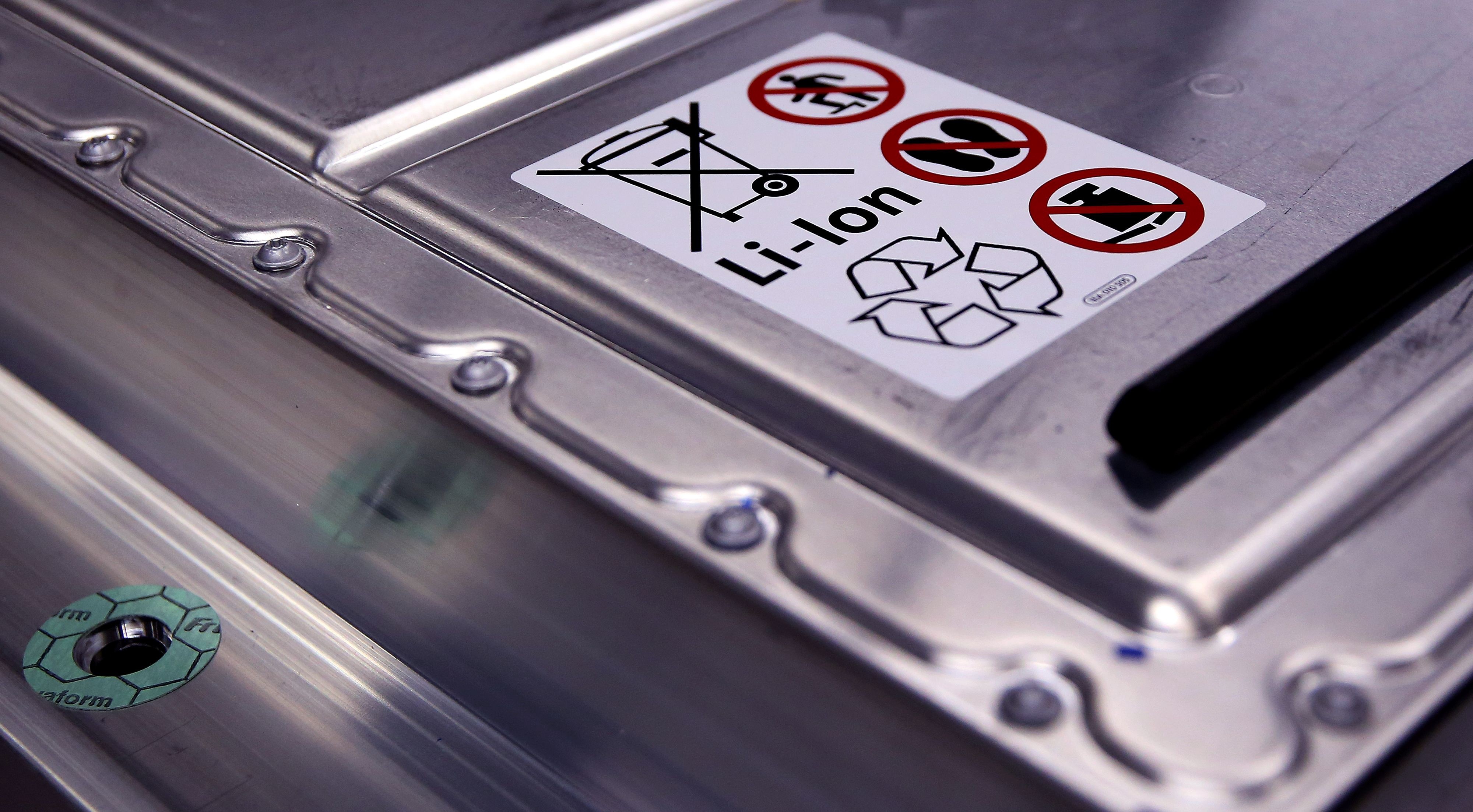 Da tim ra thu thay the cho vien pin trong dien thoai cua ban hinh anh