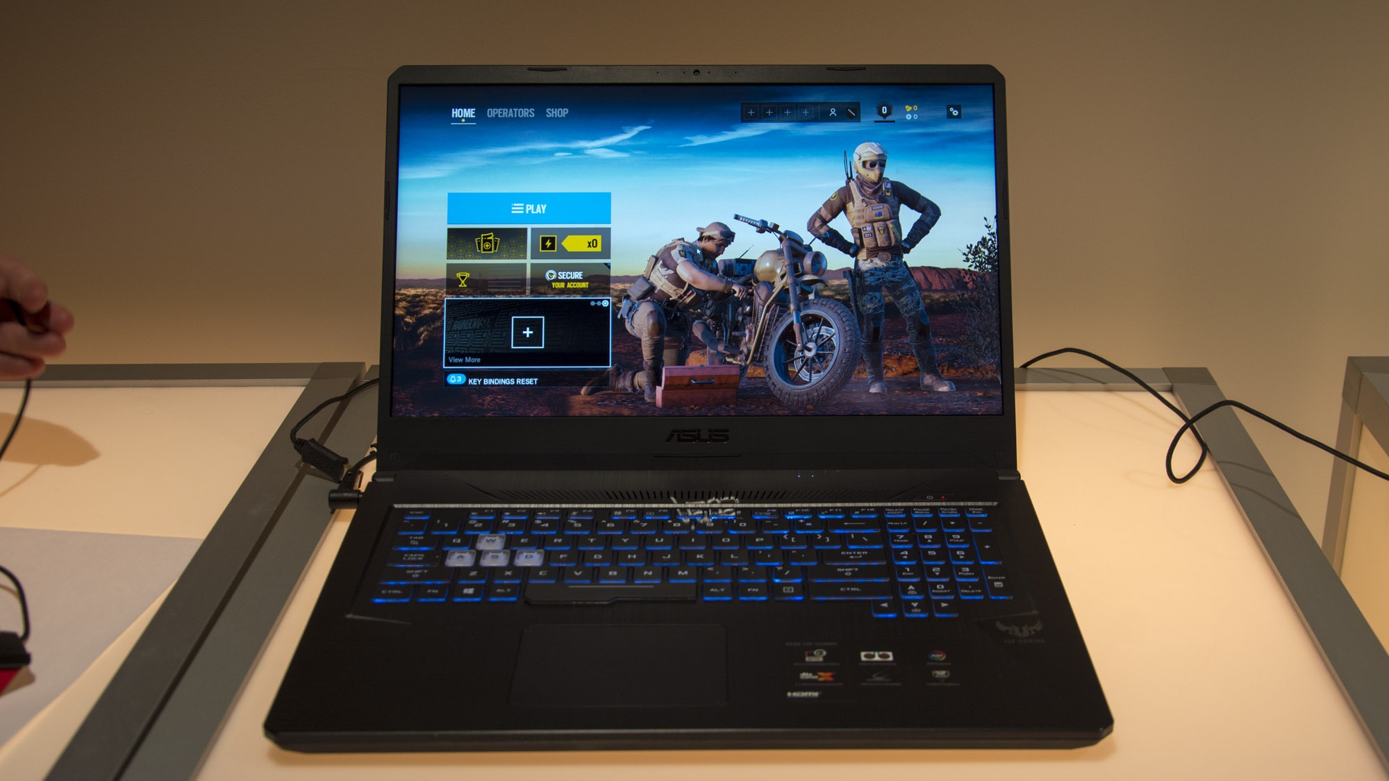 Nhung laptop gia tot choi game mua dich anh 1