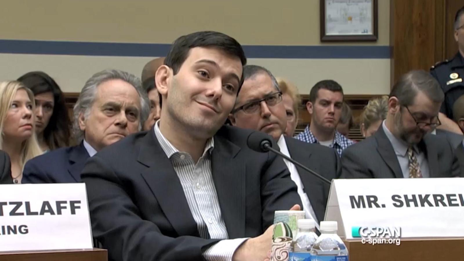 Cuu CEO “dua toi ra tu de cuu the gioi” la ai? anh 3