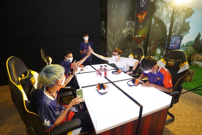 Ca khuc chu de PUBG Mobile Pro League VN 20202 Be the One hinh anh