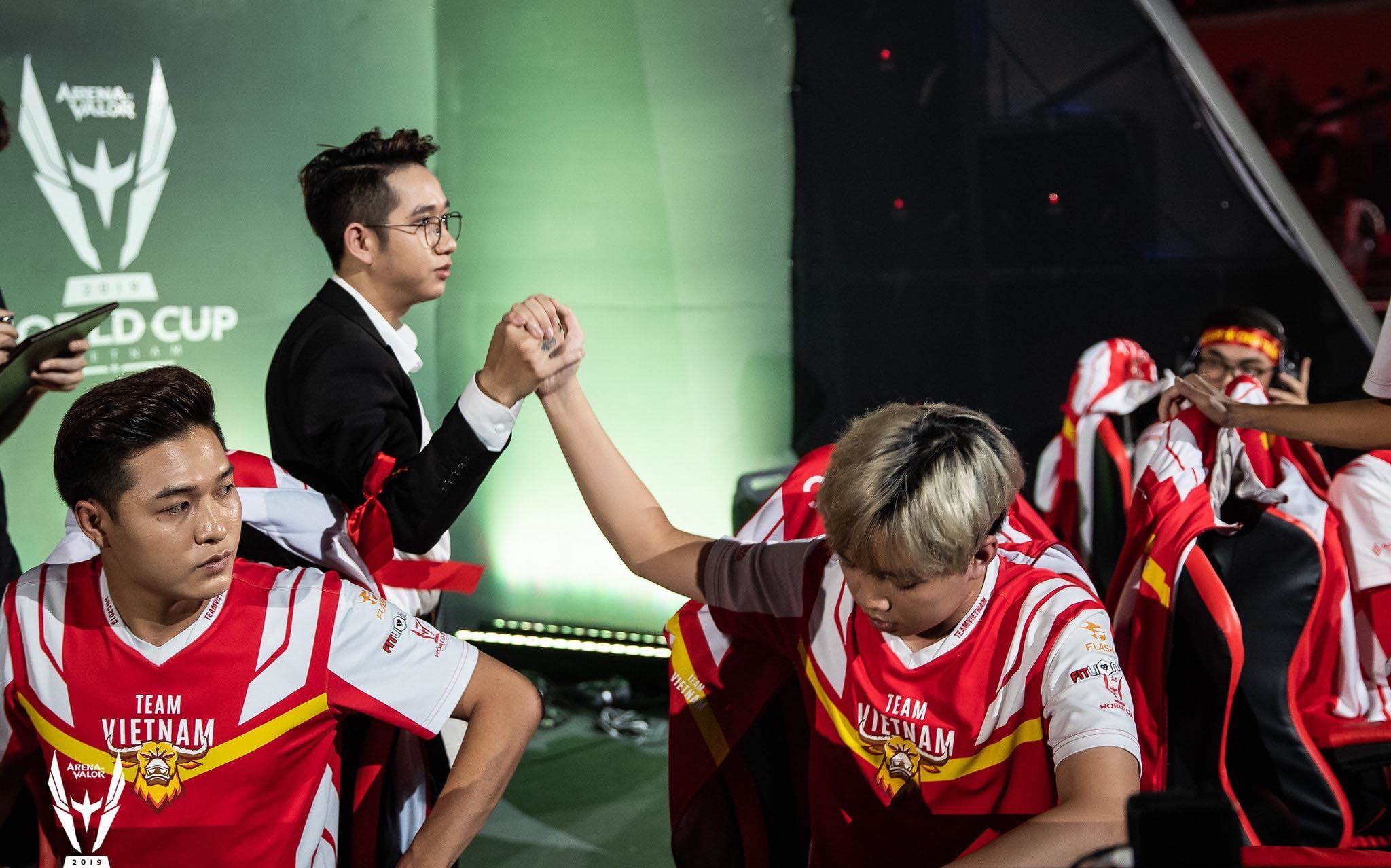 HLV Team Flash: 'Chung toi se xem A quan nam nay thi dau nhu the nao' hinh anh