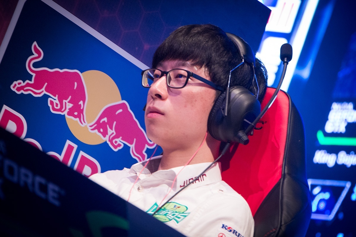 Thao tac tay chong mat cua tuyen thu eSports anh 2