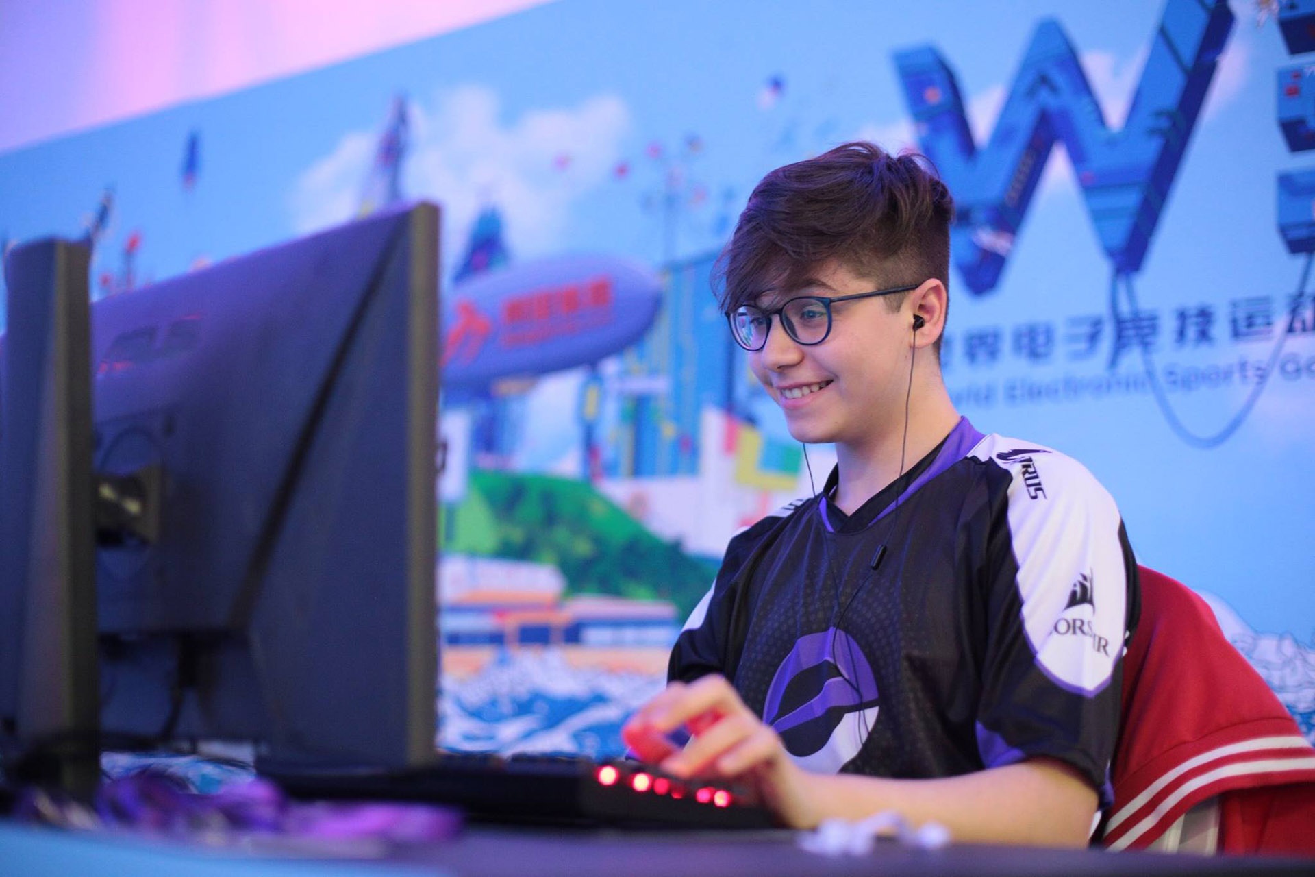 Thao tac tay chong mat cua tuyen thu eSports anh 7