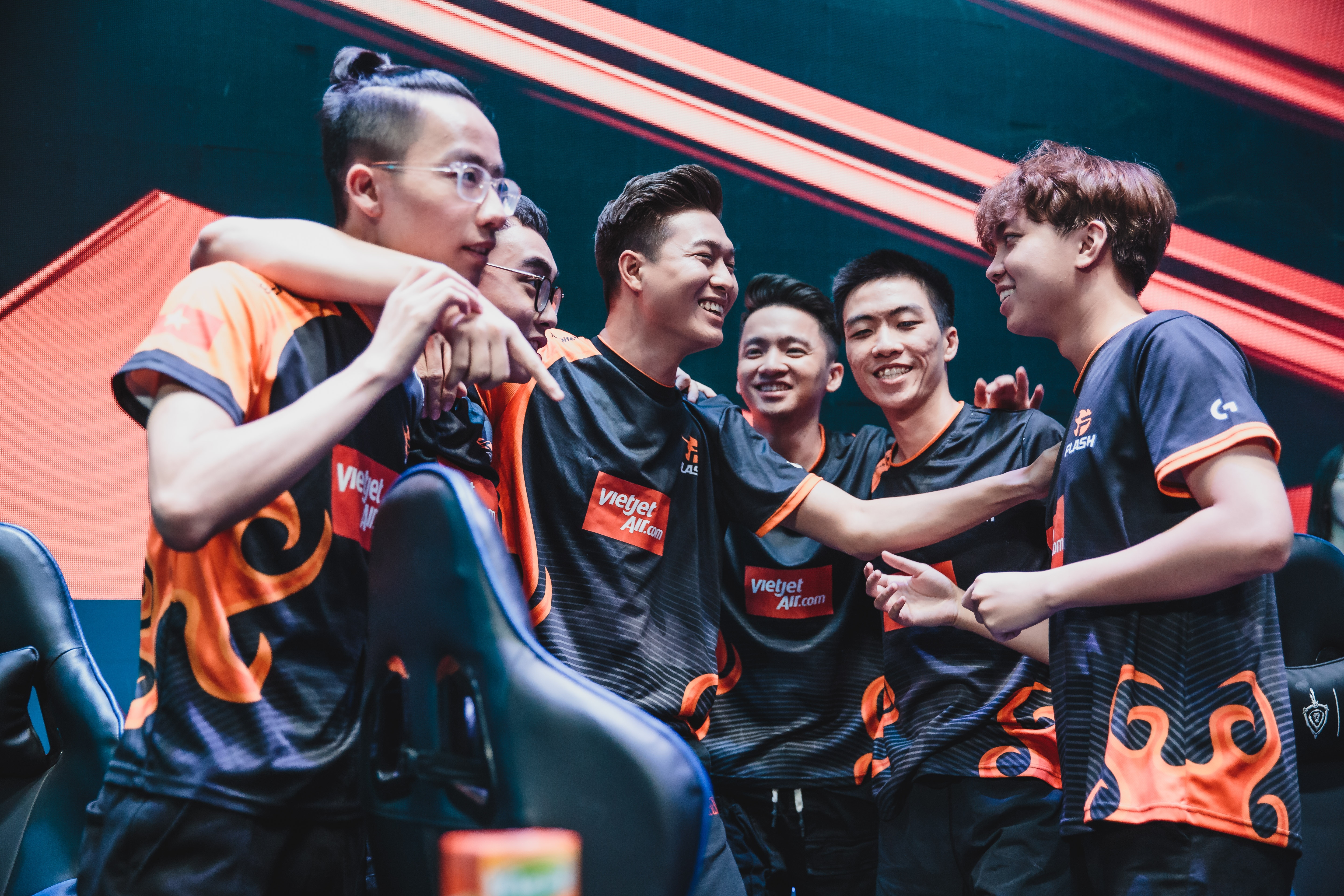 'Lai Bang, Dong 5 qua non, Team Flash khong can chuan bi nhieu' hinh anh