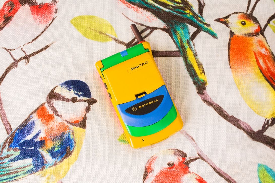 Motorola StarTAC - mau dien thoai di dong di vao lich su anh 3
