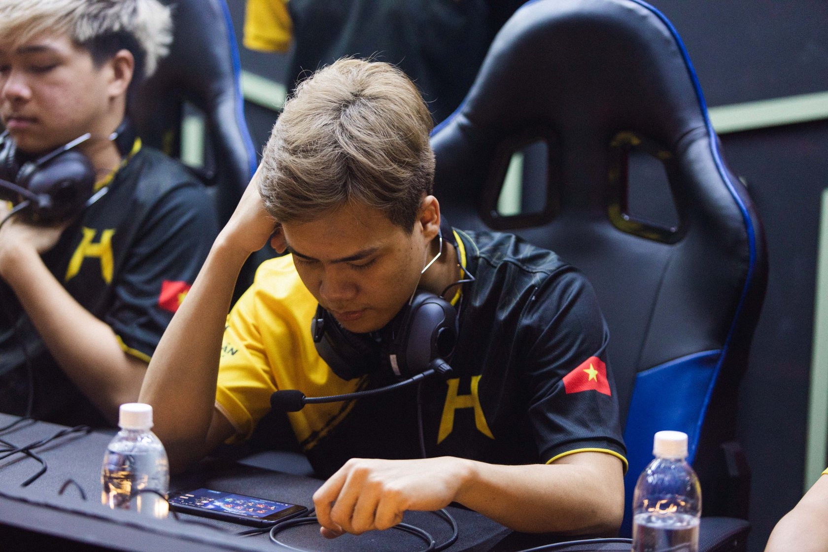 Thi dau kem coi, mot doi VN chinh thuc bi loai khoi Lien Quan APL 2020 hinh anh