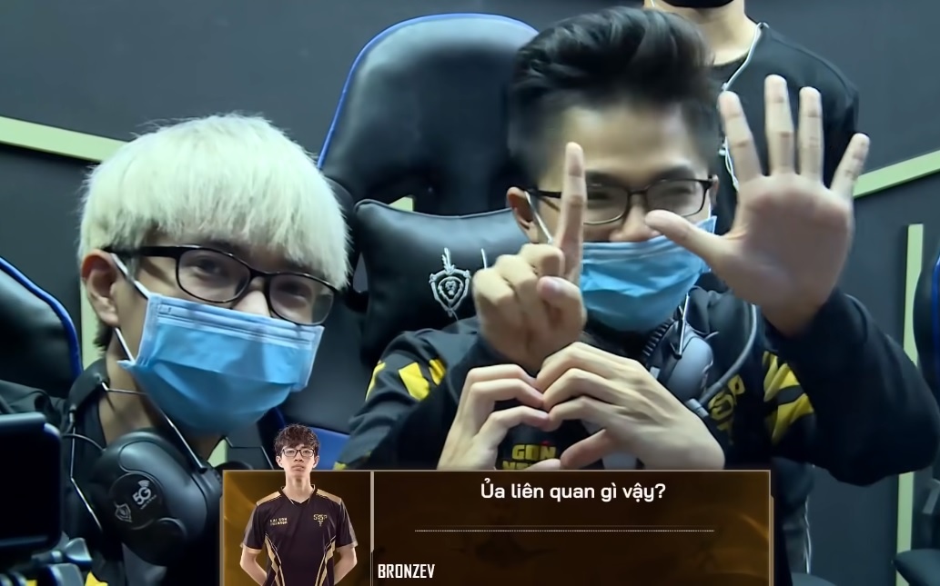 Lai Bang va BronzeV,  tiec cho bo doi huynh de tuong tan anh 1