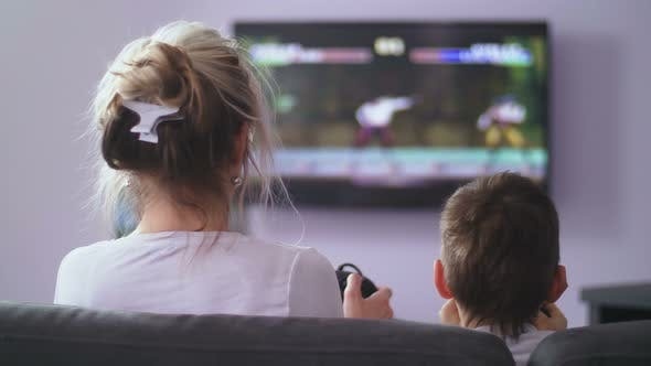 Con ban khong he lang phi thoi gian khi choi game anh 2