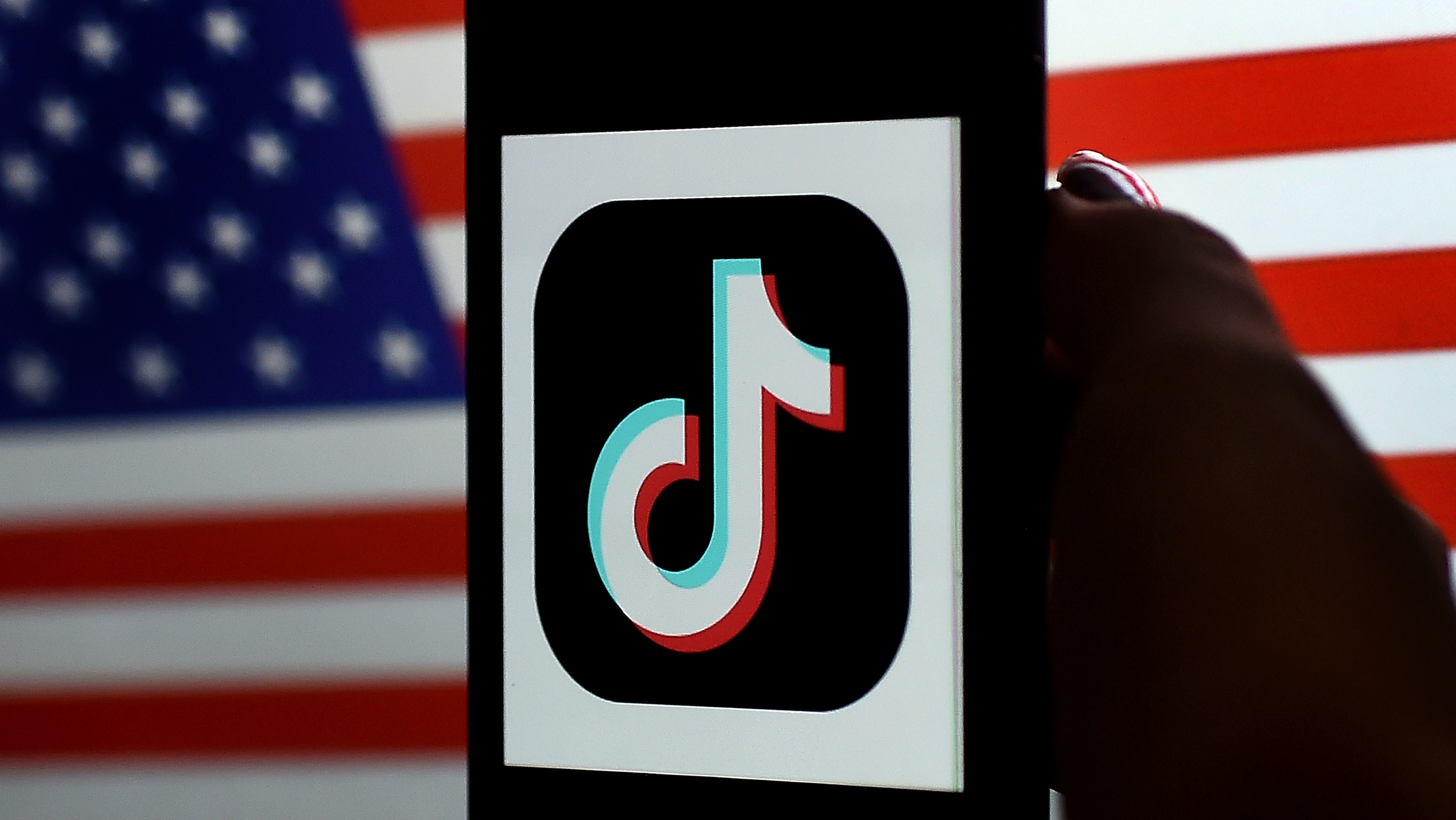 Ong Trump doi chia tien thuong vu TikTok hinh anh