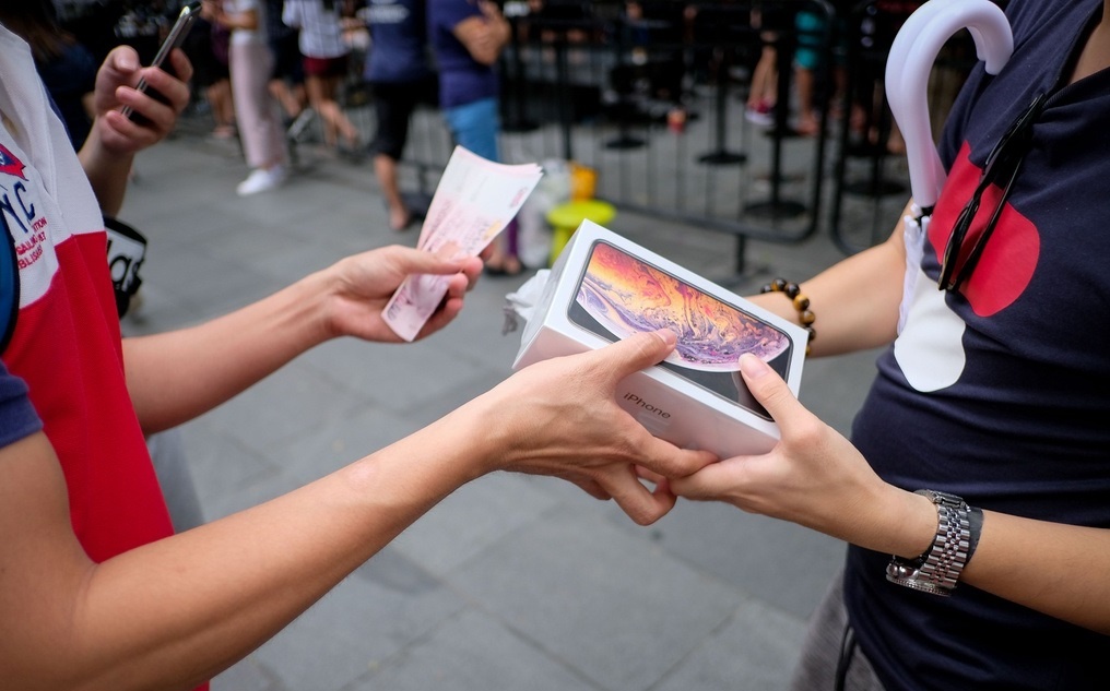 Tai sao iPhone xach tay lai co gia re? hinh anh