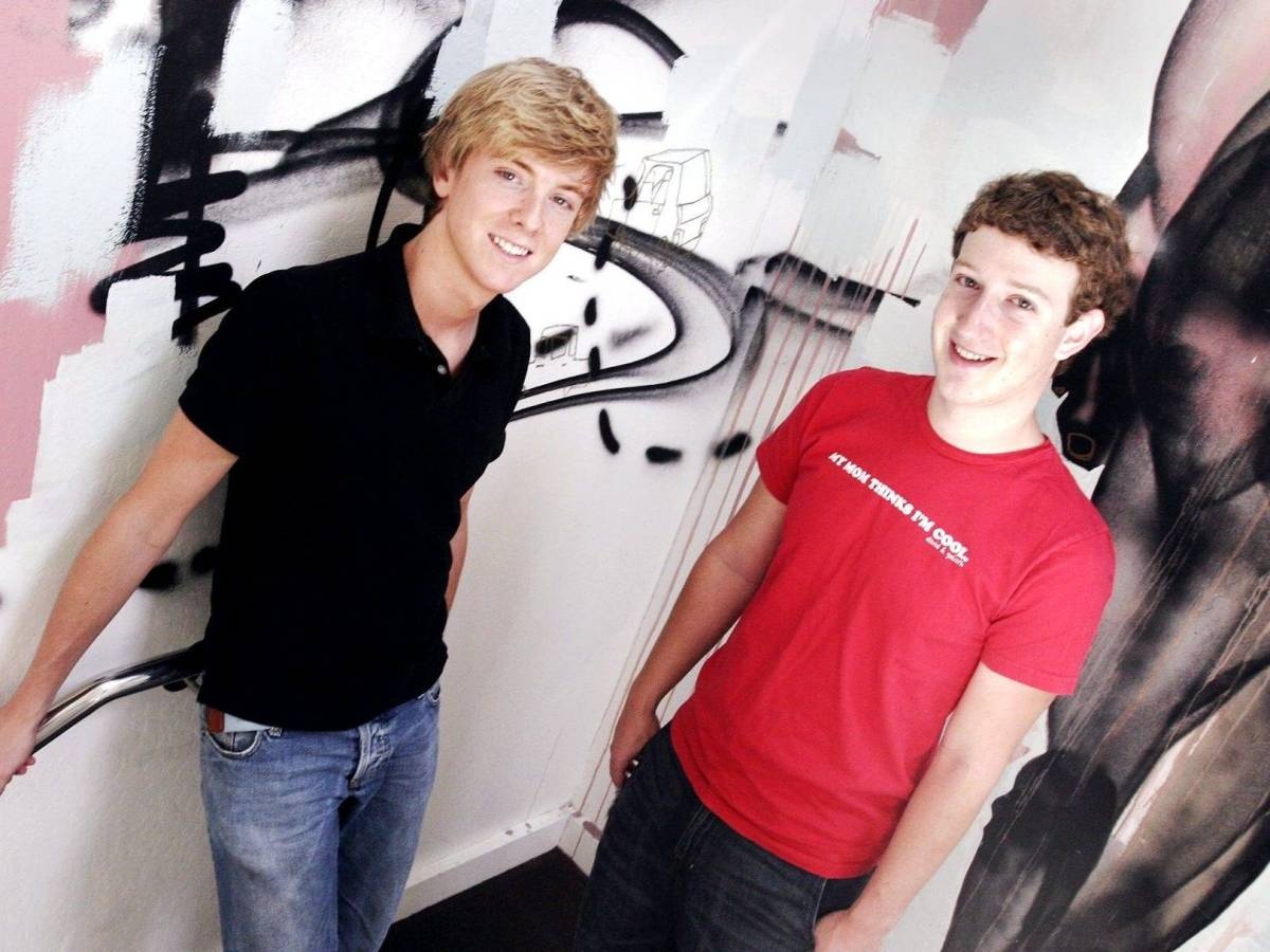 Cac ong trum cong nghe bao nhieu tuoi khi kiem duoc 1 ty USD dau tien? hinh anh