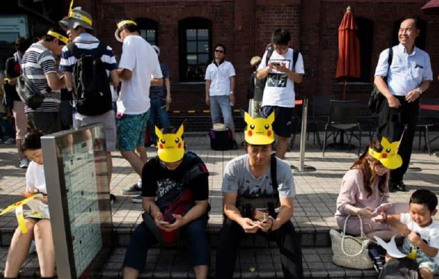 Game thu 56 tuoi xo xat voi ban be vi Pokemon GO hinh anh