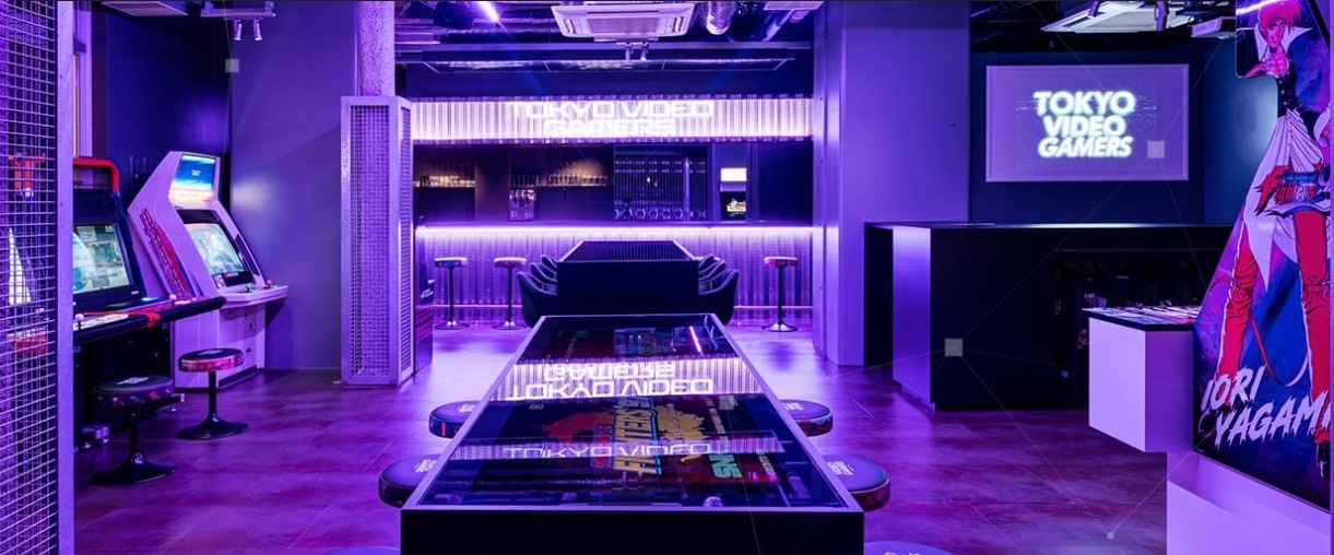 Quan bar dien tu thung doc dao tai Nhat Ban anh 1