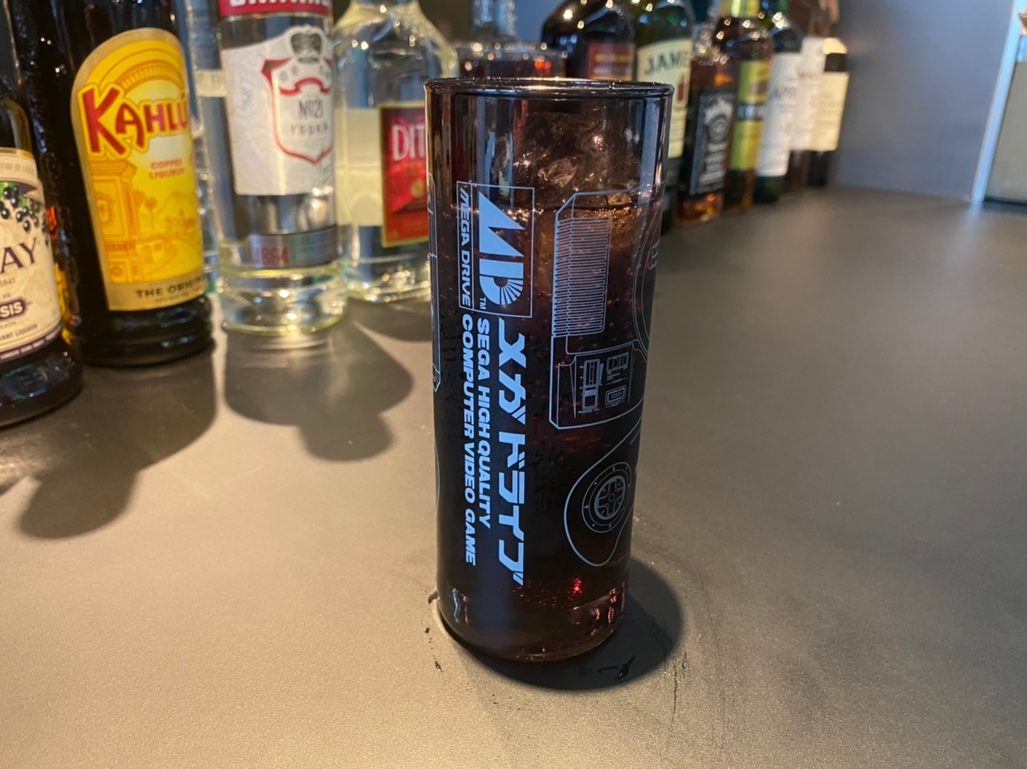 Quan bar dien tu thung doc dao tai Nhat Ban anh 7