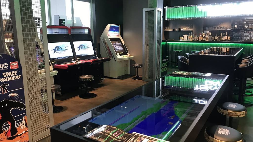 Quan bar game thung doc dao tai Nhat Ban hinh anh