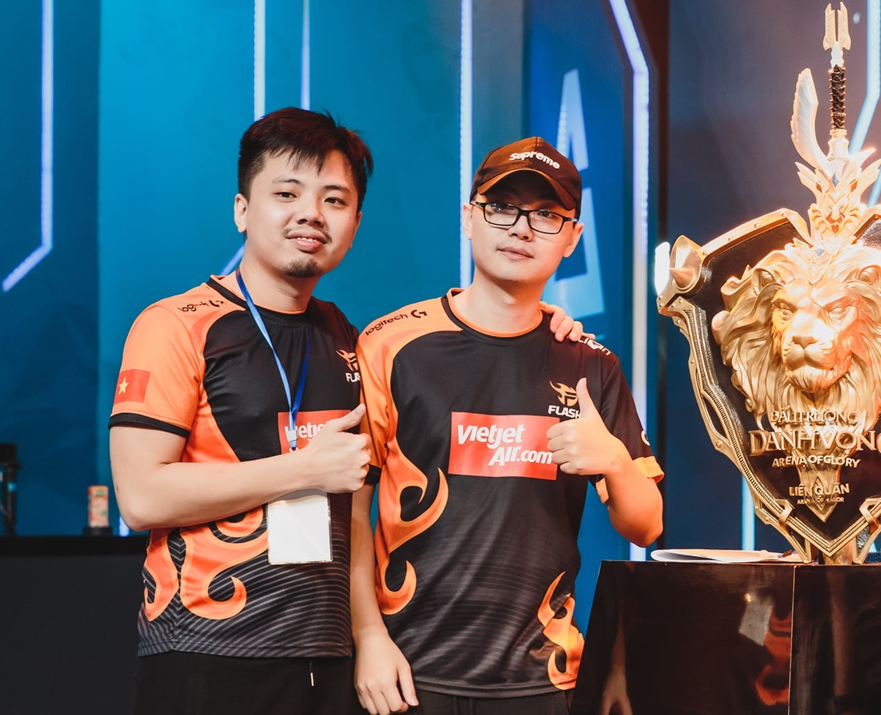 Team Flash that bai,  cuu Giam doc Phuong 'Top' to cong ty bung tien anh 1